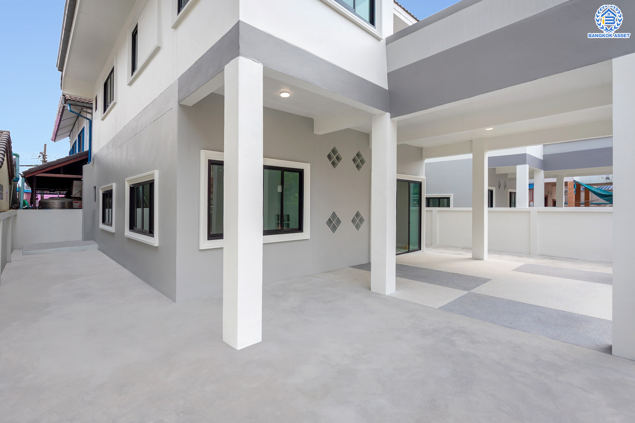 บ้านมือสองตกแต่งใหม่ ม.บูรพา12 ดอนเมือง บ้านเดี่ยว เนื้อที่ 50 ตร.ว. ฟังก์ชัน 4 ห้องนอน 2 ห้องน้ำ จอดรถได้ 2 คัน บนทำเลดีที่สุด ใกล้สนามบินดอนเมือง ทางด่วน "ศรีสมาน" และรถไฟฟ้าสายสีแดง "สถานีดอนเมือง"...